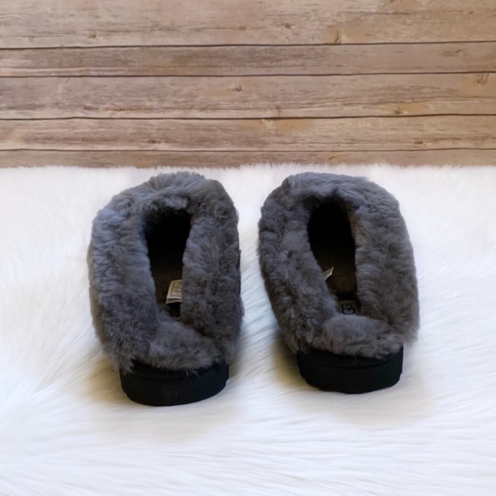 UGG Women’s Cluggette Slippers For Outdoor/Indoor Use - Picture 4 of 6
